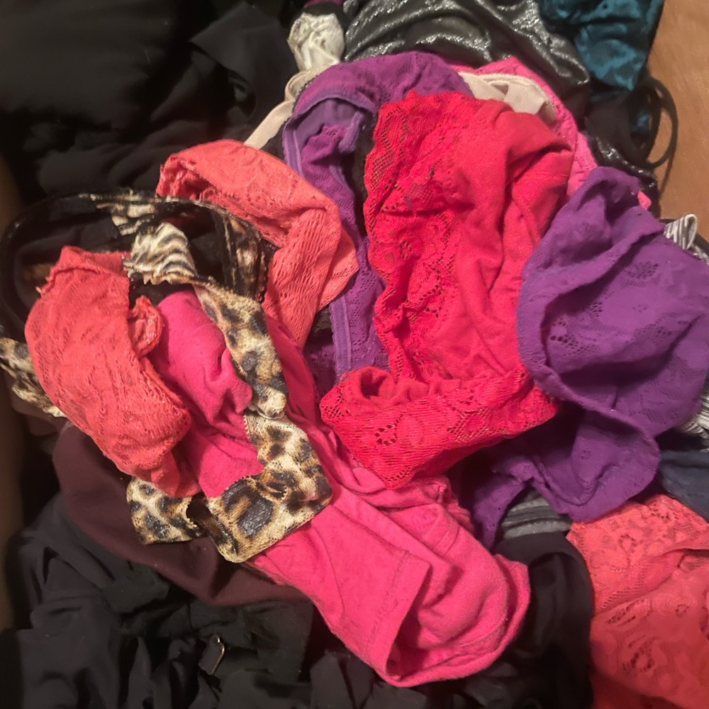 Singles of Women's gently used panties. 1/$17 2/$24 Pinks & worn.
No discounts.